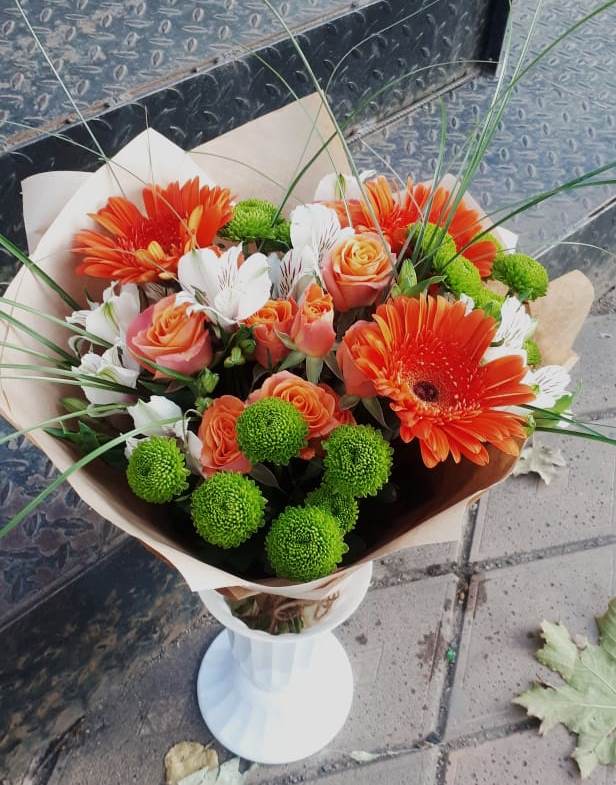 Букет цветов из: Герберы, Хризантемы, Альстромерии и Розы в Берёзовском Кемеровской области