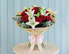 Букет цветов из:  Лилии и Розы в Берёзовском Кемеровской области