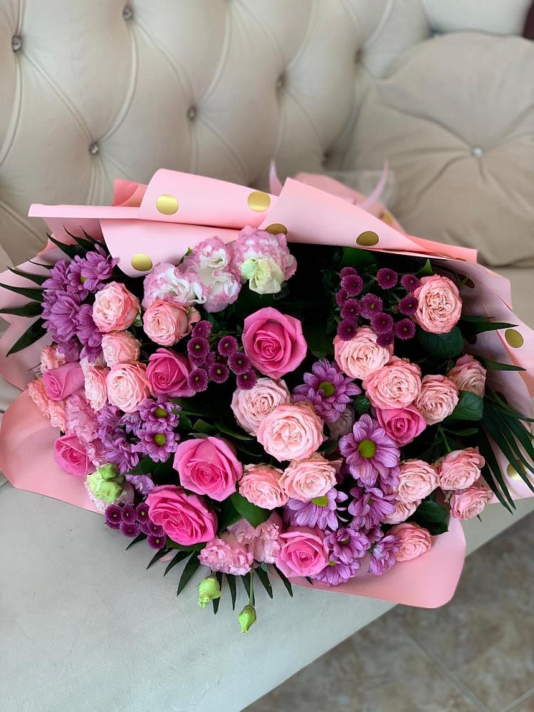 Букет цветов из: Хризантемы, Розы и Лизиантусы в Берёзовском Кемеровской области