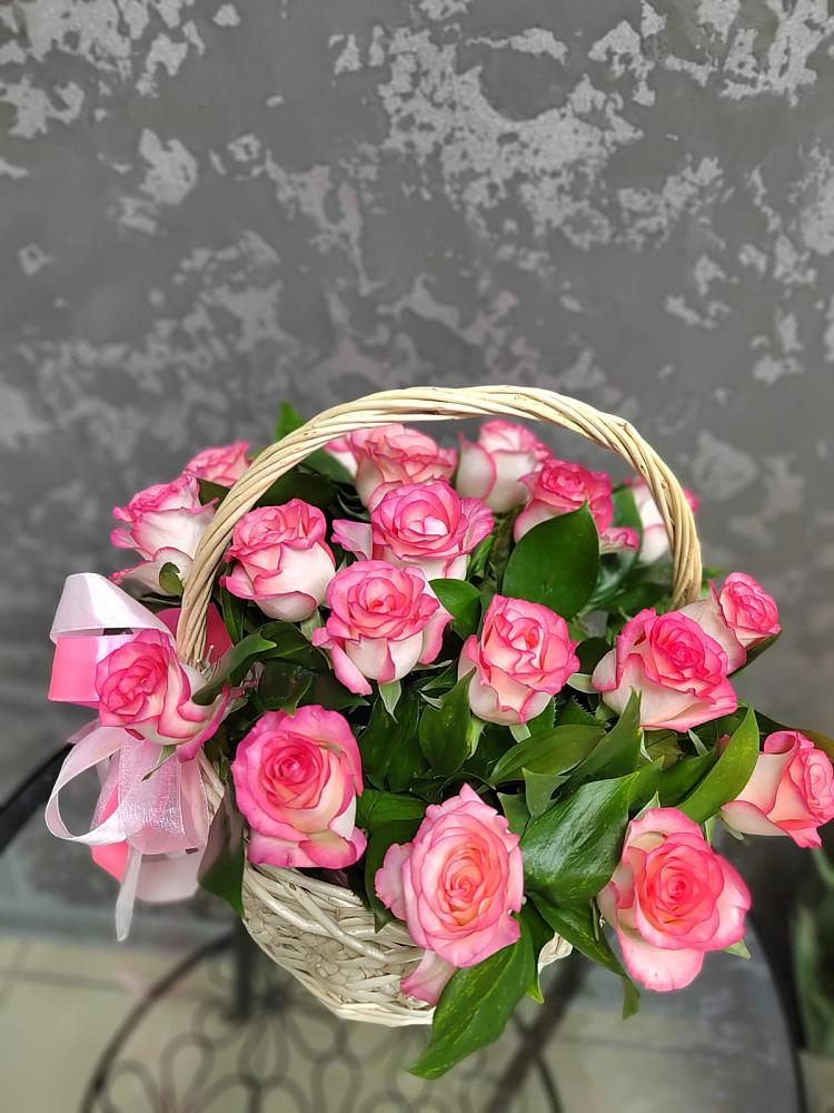 Цветочная композиция из Розы в корзине в Берёзовском Кемеровской области