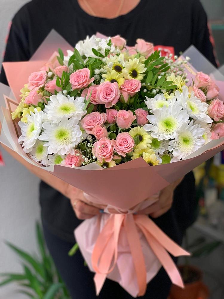Букет цветов из: Розы и Хризантемы в Берёзовском Кемеровской области
