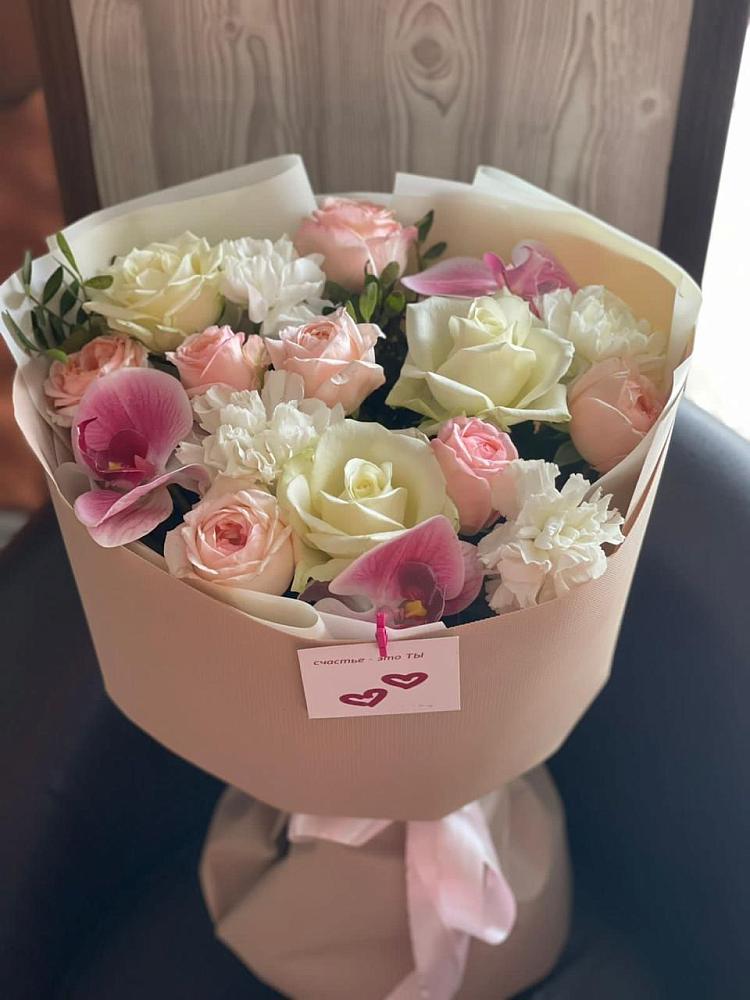 Букет цветов из: Орхидеи, Розы и Гвоздики в Берёзовском Кемеровской области