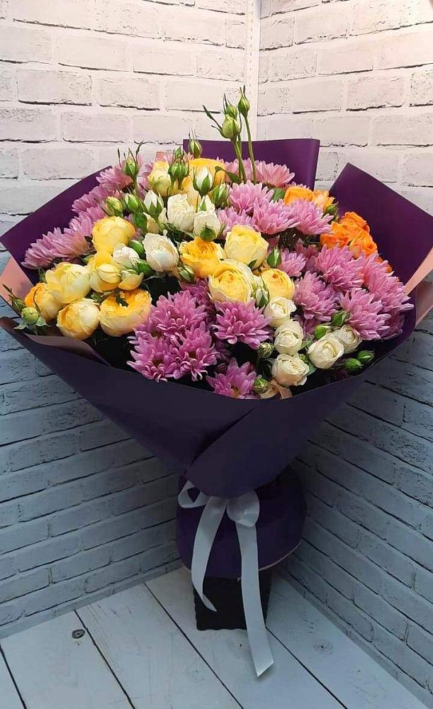 Букет цветов из: Хризантемы и Розы в Берёзовском Кемеровской области