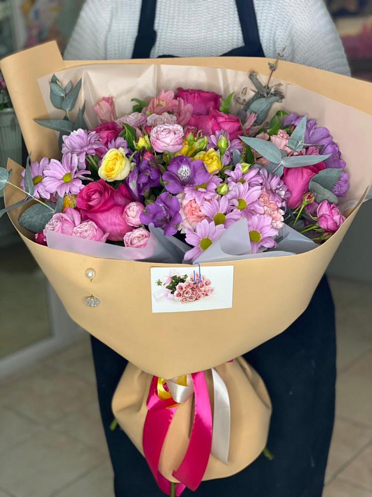 Букет цветов из: Хризантемы, Гвоздики и Альстромерии в Берёзовском Кемеровской области