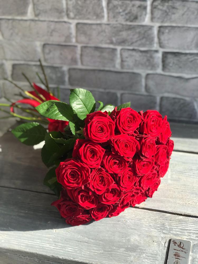 Букет Красные розы Фридом в Берёзовском Кемеровской области