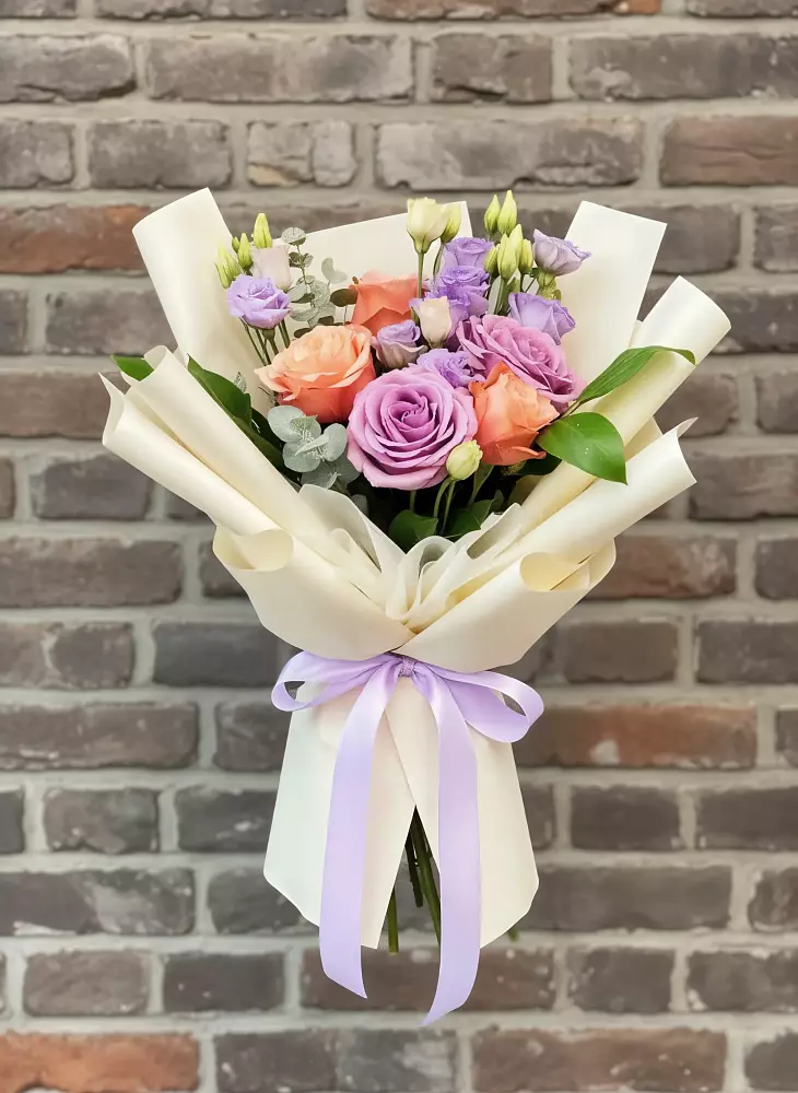 Букет цветов из: Лизиантусы и Розы в Берёзовском Кемеровской области