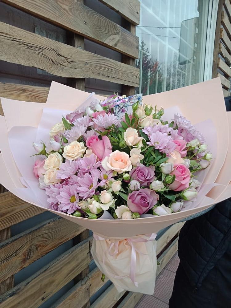 Букет цветов из: Розы и Хризантемы в Берёзовском Кемеровской области