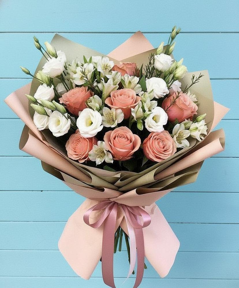 Букет цветов из: Розы, Альстромерии и Лизиантусы в Берёзовском Кемеровской области