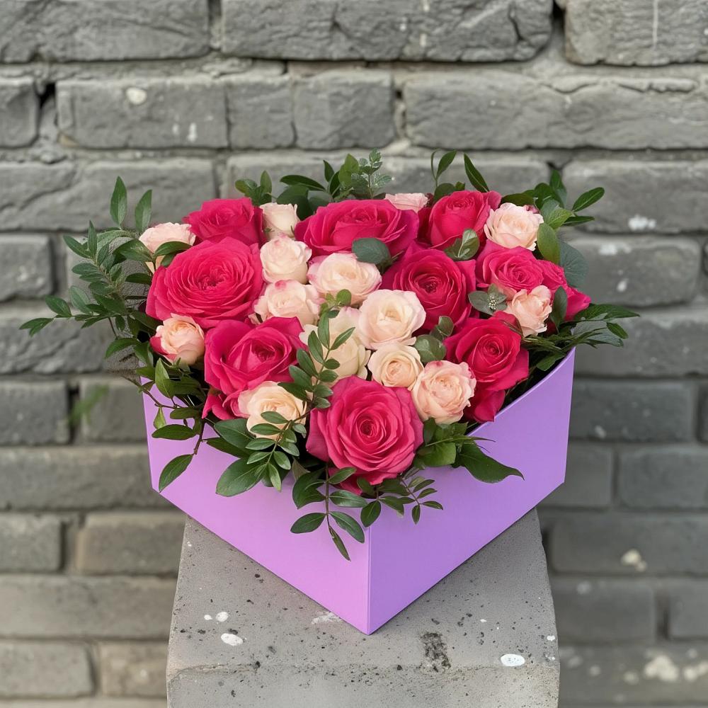 Цветочная композиция из Розы в коробке в Берёзовском Кемеровской области