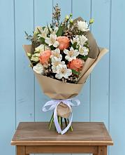 Букет цветов из:  Альстромерии, Лизиантусы, Розы и Хризантемы в Берёзовском Кемеровской области