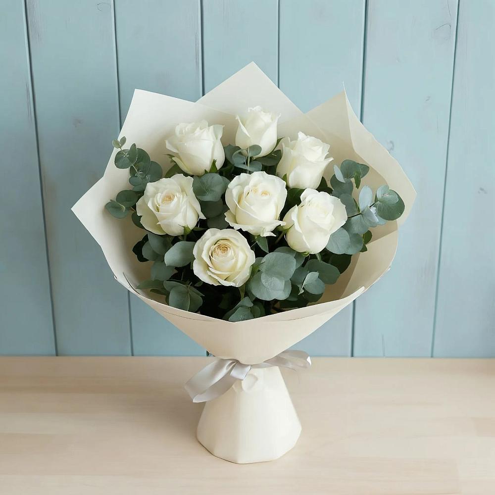 Букет Белые розы в Эвкалипте в Берёзовском Кемеровской области