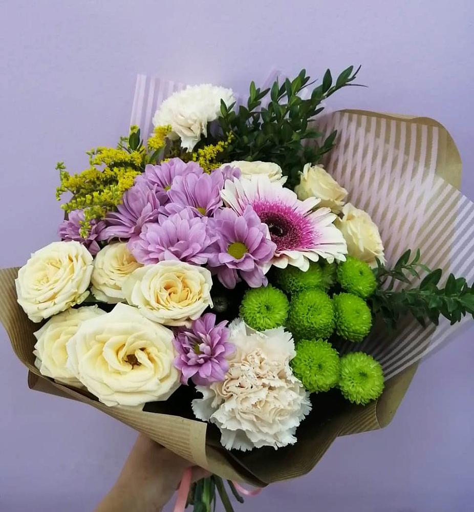 Букет цветов из: Хризантемы, Розы, Гвоздики и Герберы в Берёзовском Кемеровской области