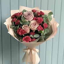Букет цветов из:  Гвоздики и Розы в Берёзовском Кемеровской области
