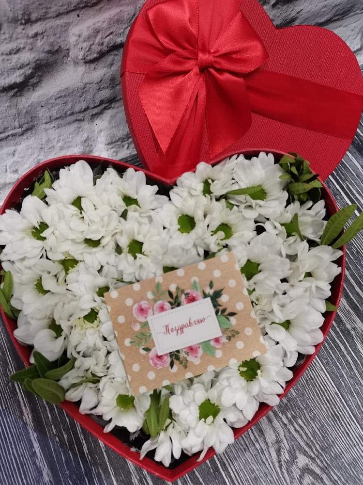 Цветочная композиция из Хризантемы в виде сердца в Берёзовском Кемеровской области