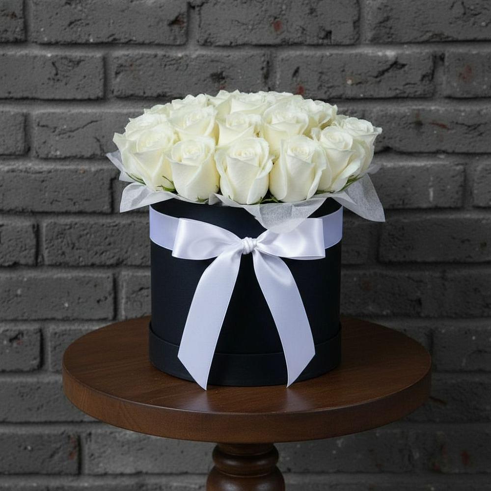 Цветочная композиция из Розы в шляпной коробке в Берёзовском Кемеровской области