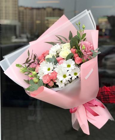 Букет цветов из: Розы, Лизиантусы и Хризантемы в Берёзовском Кемеровской области
