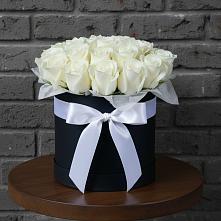 Цветочная композиция из Розы в шляпной коробке в Берёзовском Кемеровской области